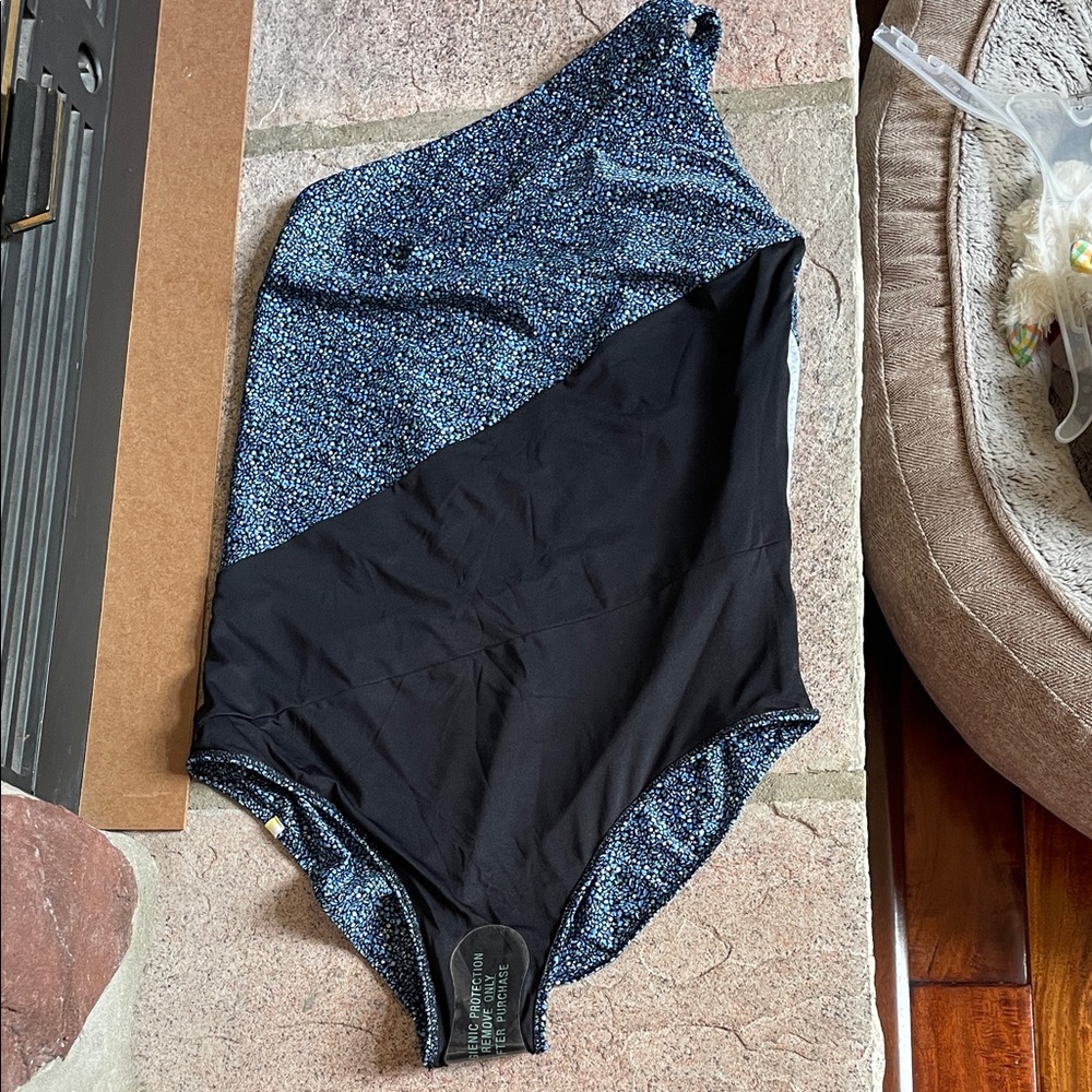 Summersalt  The Sidestroke One-Shoulder Swimsuit - Picture 5 of 10